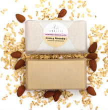 Cargar imagen en el visor de la galería, Jabón de Avena con Almendras